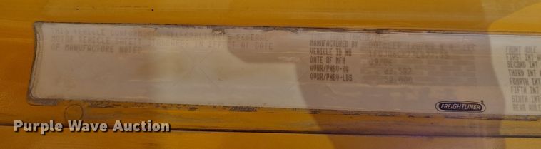 image for item DO4286 2007 Freightliner Columbia 120  semi truck