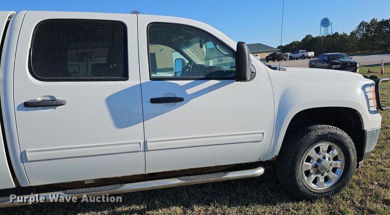 image for item DO4287 2013 GMC Sierra 2500 SLE  Crew Cab pickup truck