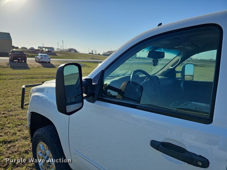 image for item DO4287 2013 GMC Sierra 2500 SLE  Crew Cab pickup truck