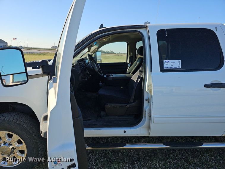 image for item DO4287 2013 GMC Sierra 2500 SLE  Crew Cab pickup truck