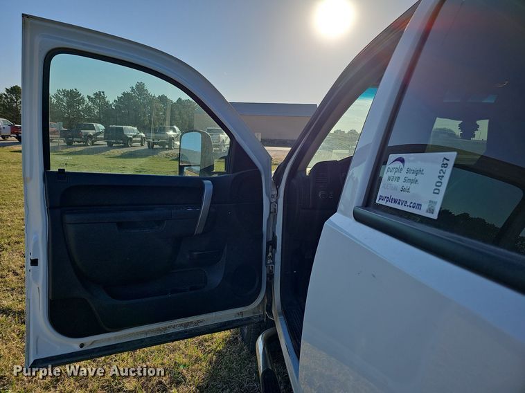 image for item DO4287 2013 GMC Sierra 2500 SLE  Crew Cab pickup truck