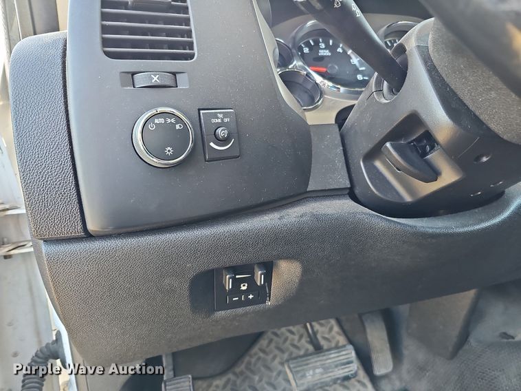 image for item DO4287 2013 GMC Sierra 2500 SLE  Crew Cab pickup truck