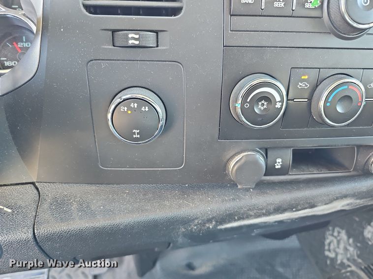 image for item DO4287 2013 GMC Sierra 2500 SLE  Crew Cab pickup truck