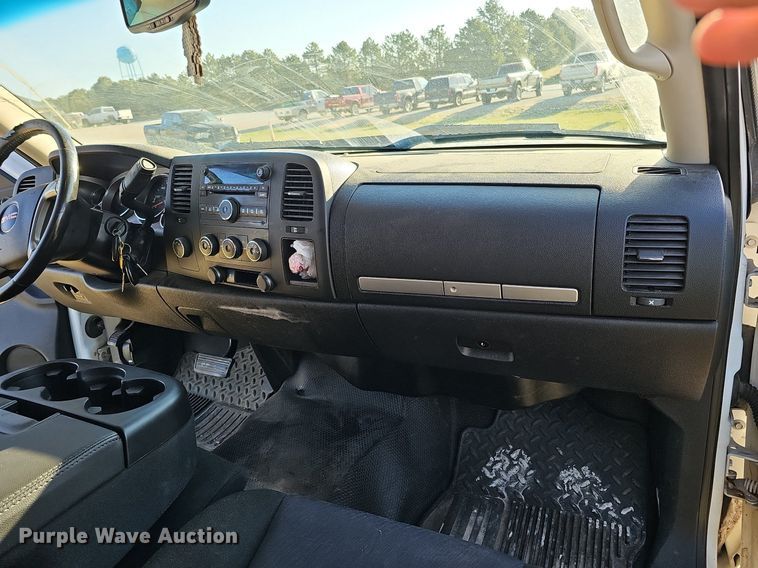 image for item DO4287 2013 GMC Sierra 2500 SLE  Crew Cab pickup truck