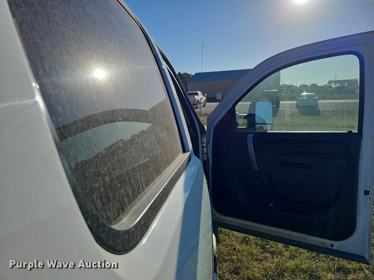 image for item DO4287 2013 GMC Sierra 2500 SLE  Crew Cab pickup truck