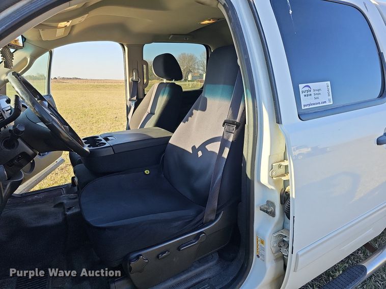 image for item DO4287 2013 GMC Sierra 2500 SLE  Crew Cab pickup truck