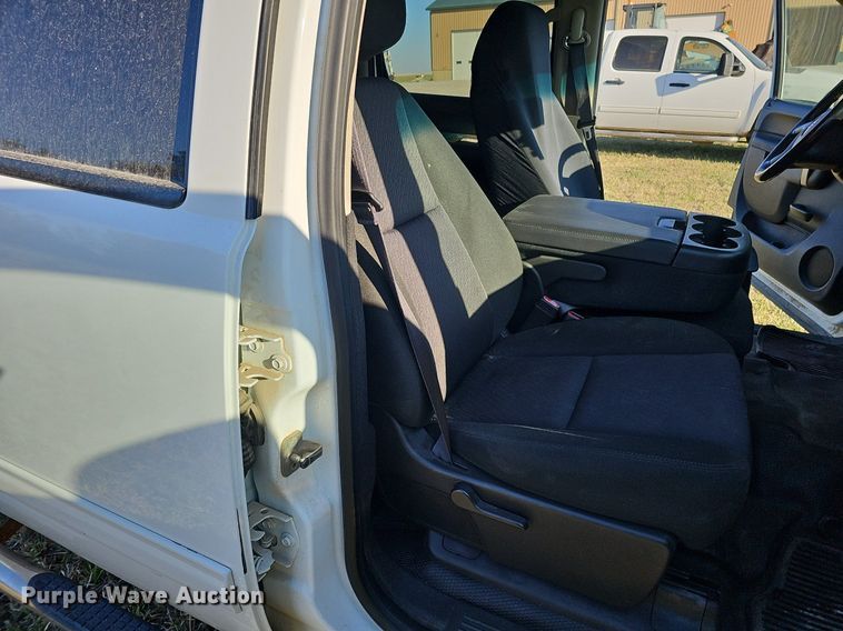 image for item DO4287 2013 GMC Sierra 2500 SLE  Crew Cab pickup truck