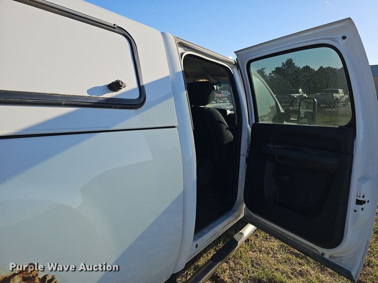 image for item DO4287 2013 GMC Sierra 2500 SLE  Crew Cab pickup truck