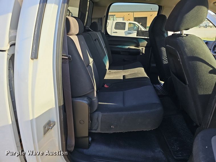 image for item DO4287 2013 GMC Sierra 2500 SLE  Crew Cab pickup truck