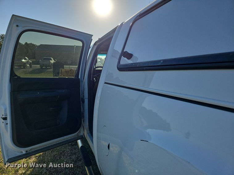 image for item DO4287 2013 GMC Sierra 2500 SLE  Crew Cab pickup truck