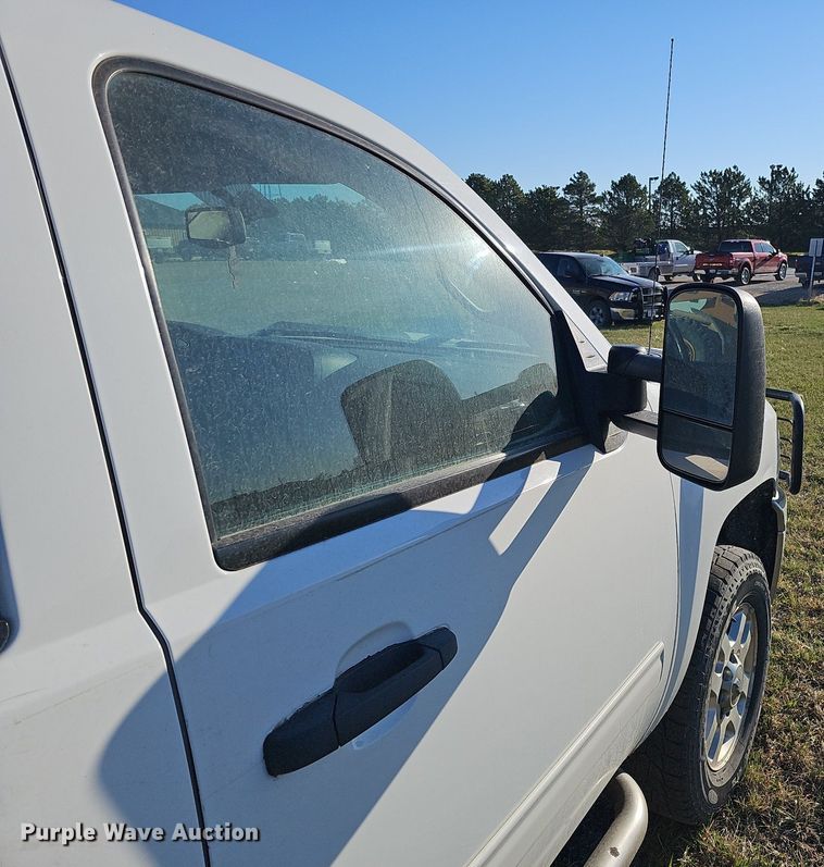 image for item DO4288 2013 Chevrolet Silverado 2500HD LT  Crew Cab pickup truck