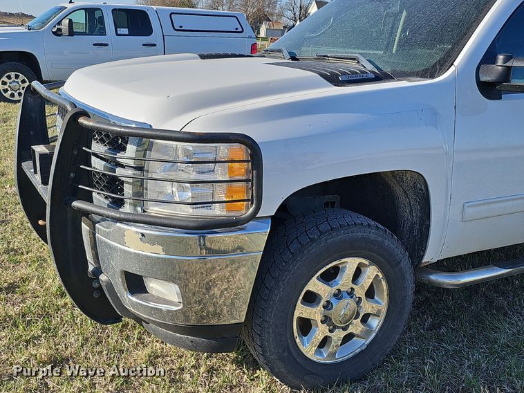 image for item DO4288 2013 Chevrolet Silverado 2500HD LT  Crew Cab pickup truck