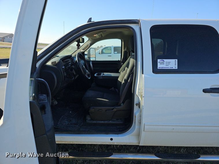 image for item DO4288 2013 Chevrolet Silverado 2500HD LT  Crew Cab pickup truck