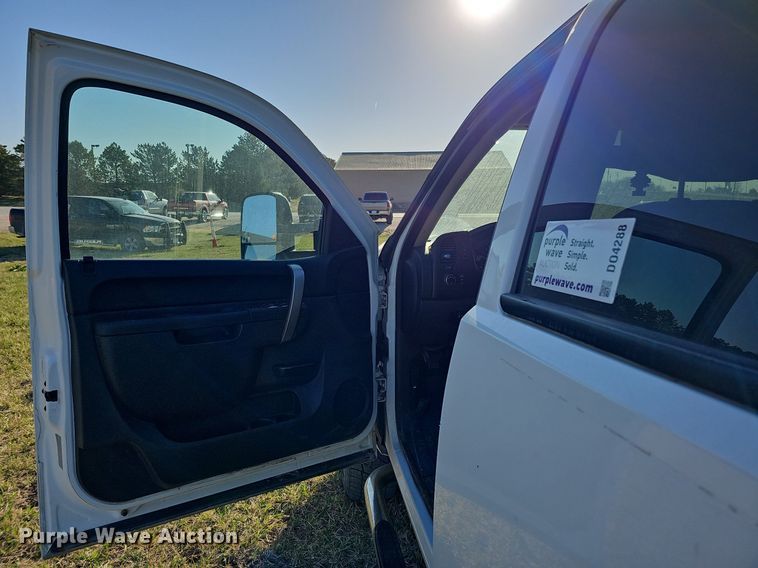 image for item DO4288 2013 Chevrolet Silverado 2500HD LT  Crew Cab pickup truck