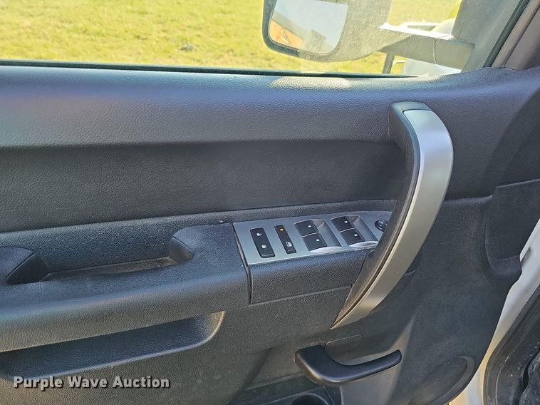 image for item DO4288 2013 Chevrolet Silverado 2500HD LT  Crew Cab pickup truck