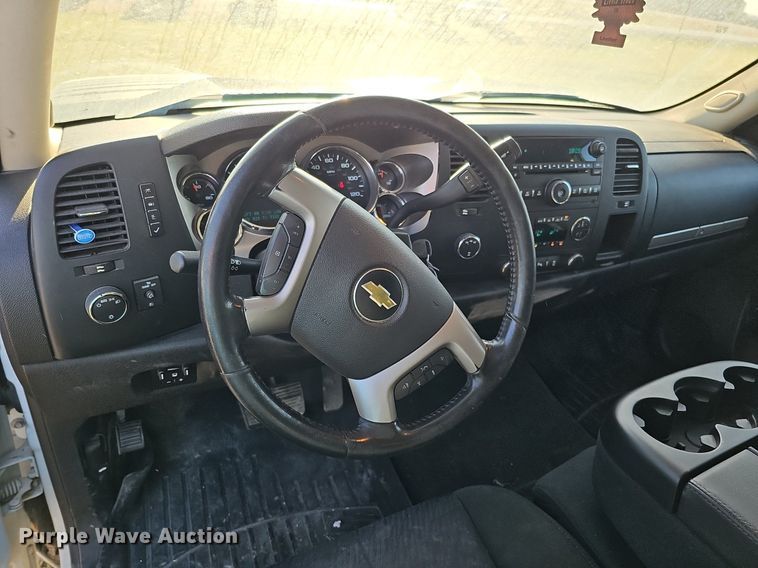 image for item DO4288 2013 Chevrolet Silverado 2500HD LT  Crew Cab pickup truck