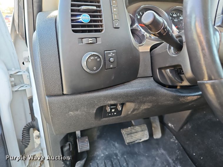 image for item DO4288 2013 Chevrolet Silverado 2500HD LT  Crew Cab pickup truck