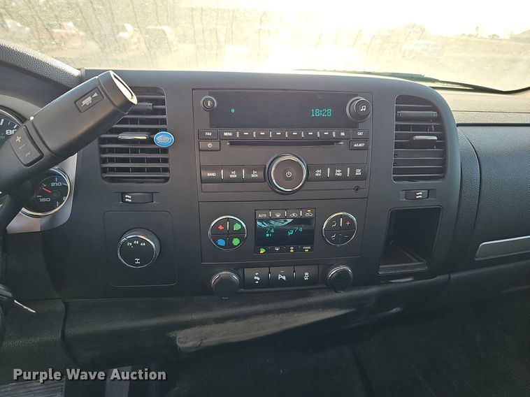 image for item DO4288 2013 Chevrolet Silverado 2500HD LT  Crew Cab pickup truck