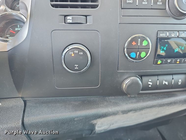 image for item DO4288 2013 Chevrolet Silverado 2500HD LT  Crew Cab pickup truck