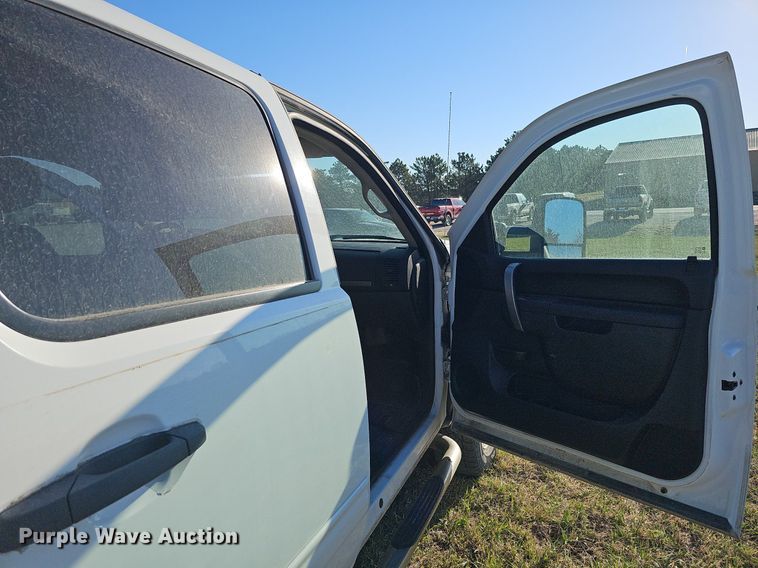 image for item DO4288 2013 Chevrolet Silverado 2500HD LT  Crew Cab pickup truck