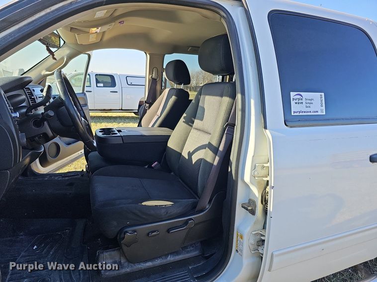 image for item DO4288 2013 Chevrolet Silverado 2500HD LT  Crew Cab pickup truck