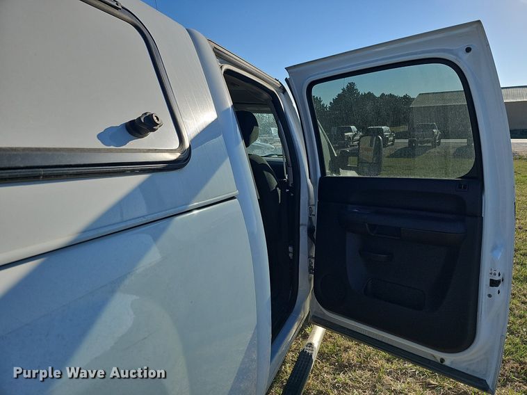 image for item DO4288 2013 Chevrolet Silverado 2500HD LT  Crew Cab pickup truck