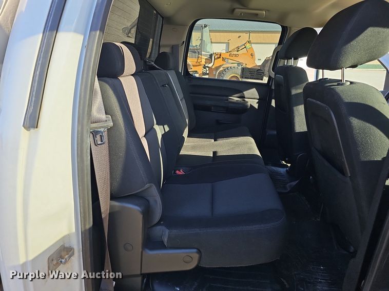 image for item DO4288 2013 Chevrolet Silverado 2500HD LT  Crew Cab pickup truck