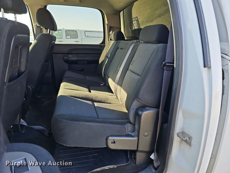 image for item DO4288 2013 Chevrolet Silverado 2500HD LT  Crew Cab pickup truck