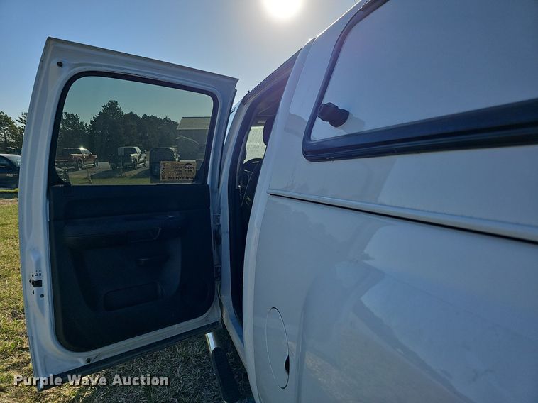 image for item DO4288 2013 Chevrolet Silverado 2500HD LT  Crew Cab pickup truck