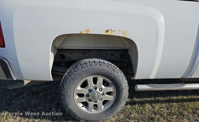 image for item DO4288 2013 Chevrolet Silverado 2500HD LT  Crew Cab pickup truck