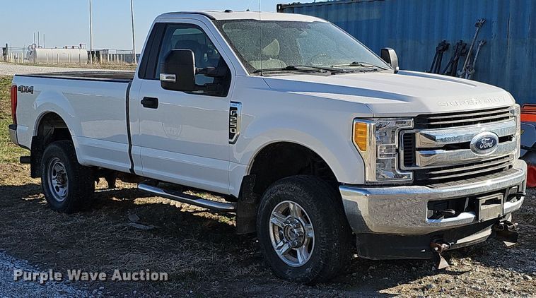image for item DO4290 2017 Ford F250 Super Duty XLT  pickup truck