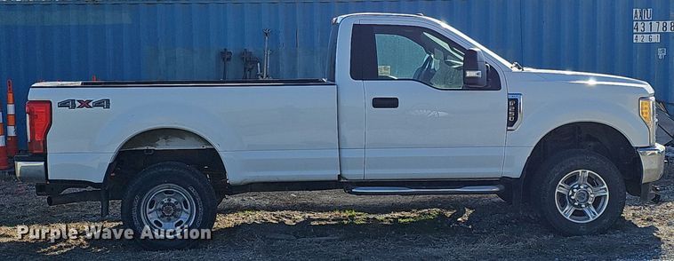 image for item DO4290 2017 Ford F250 Super Duty XLT  pickup truck