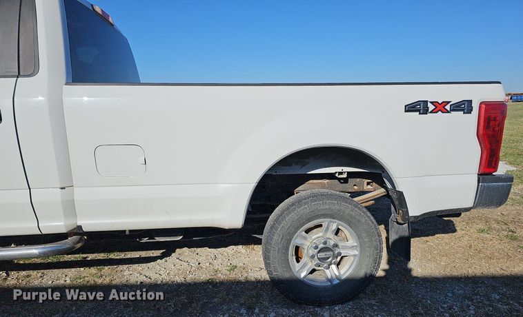 image for item DO4290 2017 Ford F250 Super Duty XLT  pickup truck