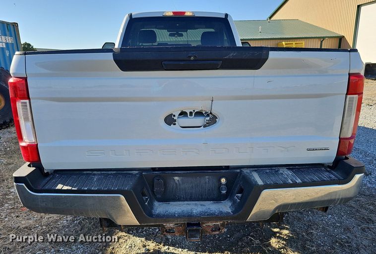 image for item DO4290 2017 Ford F250 Super Duty XLT  pickup truck