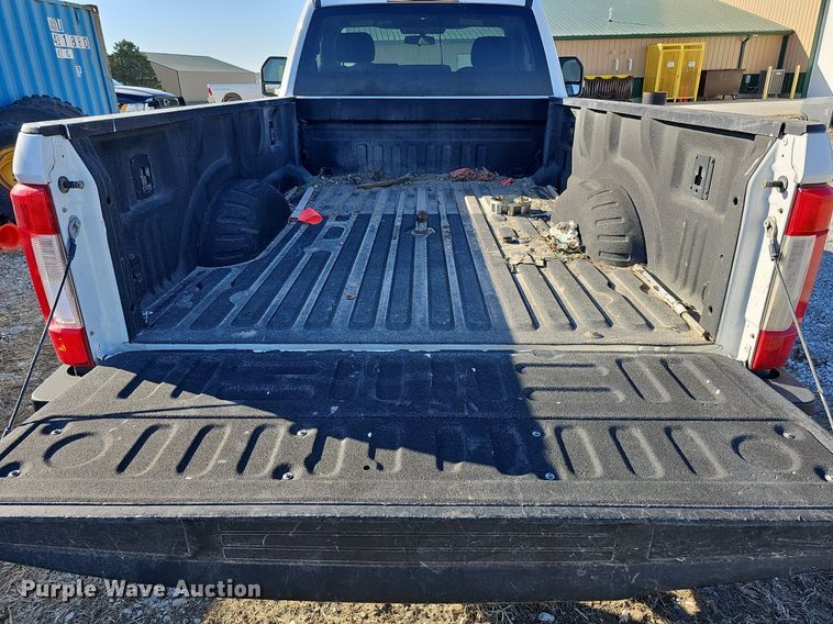 image for item DO4290 2017 Ford F250 Super Duty XLT  pickup truck