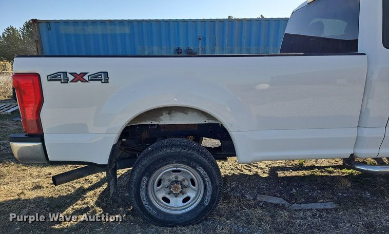image for item DO4290 2017 Ford F250 Super Duty XLT  pickup truck