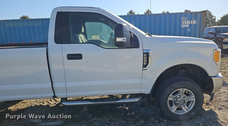 image for item DO4290 2017 Ford F250 Super Duty XLT  pickup truck