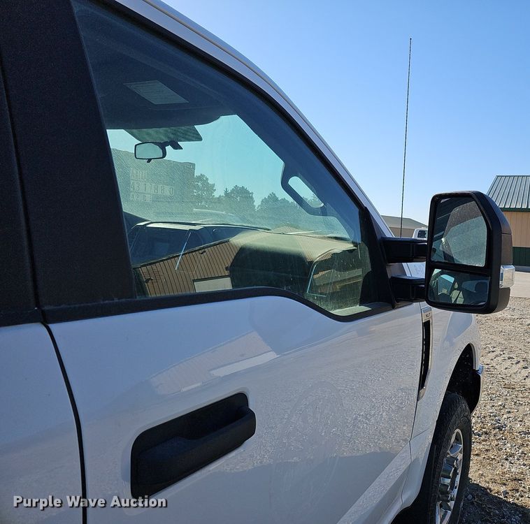 image for item DO4290 2017 Ford F250 Super Duty XLT  pickup truck