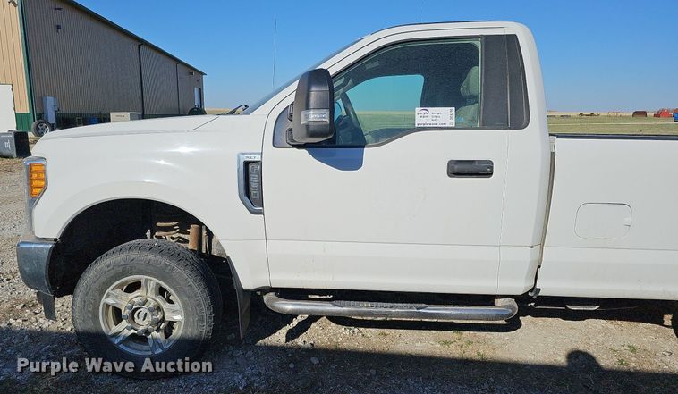 image for item DO4290 2017 Ford F250 Super Duty XLT  pickup truck