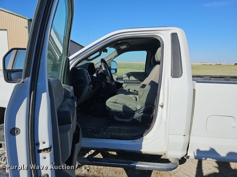 image for item DO4290 2017 Ford F250 Super Duty XLT  pickup truck