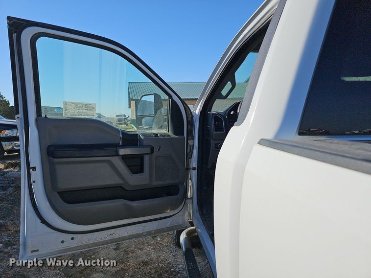 image for item DO4290 2017 Ford F250 Super Duty XLT  pickup truck