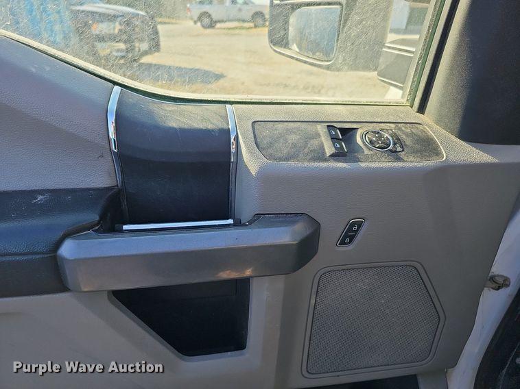 image for item DO4290 2017 Ford F250 Super Duty XLT  pickup truck