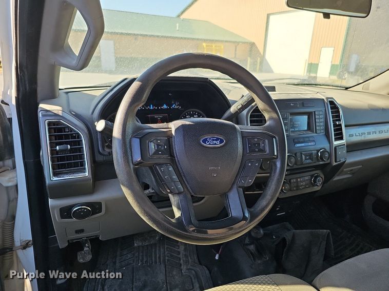 image for item DO4290 2017 Ford F250 Super Duty XLT  pickup truck