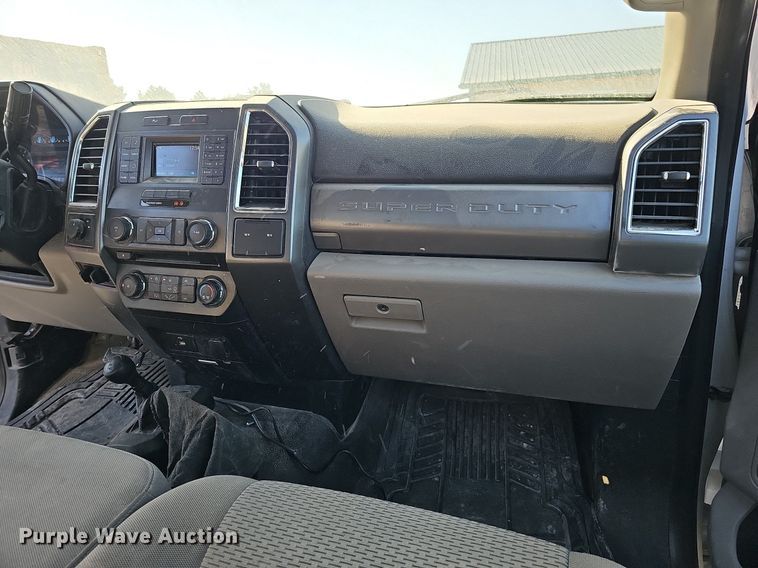 image for item DO4290 2017 Ford F250 Super Duty XLT  pickup truck