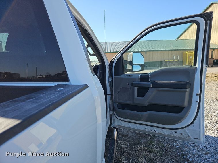 image for item DO4290 2017 Ford F250 Super Duty XLT  pickup truck