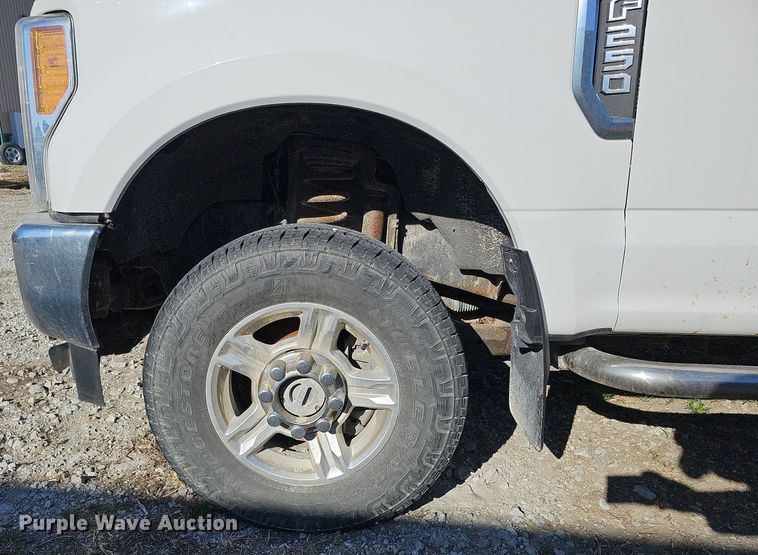 image for item DO4290 2017 Ford F250 Super Duty XLT  pickup truck