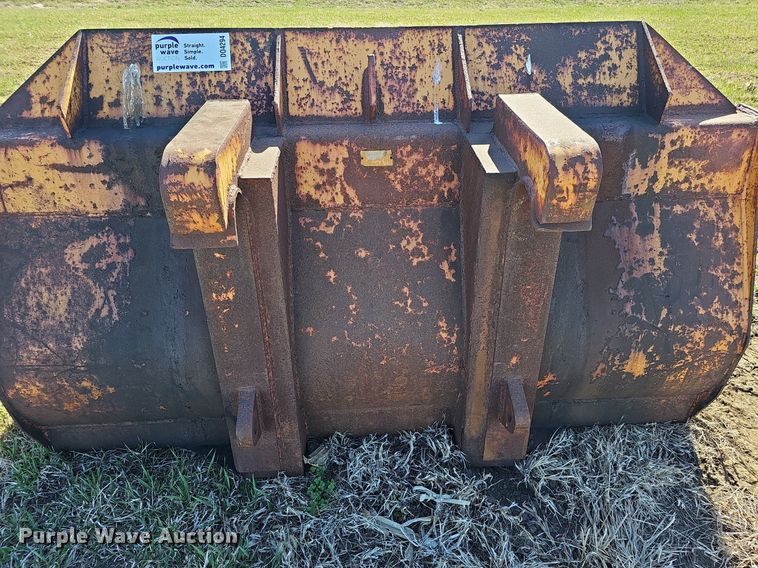 image for item DO4294 80.5" W wheel loader bucket