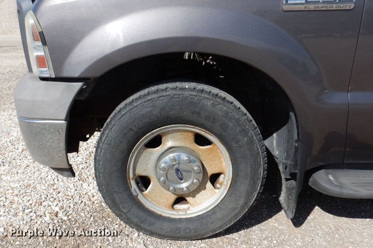 image for item DP0349 2005 Ford F250 Super Duty XL  SuperCab pickup truck