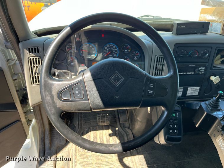 image for item DP0473 2011 International WorkStar 7400  dump truck