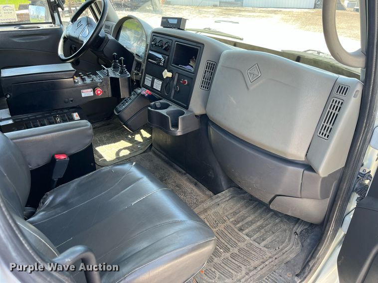 image for item DP0473 2011 International WorkStar 7400  dump truck